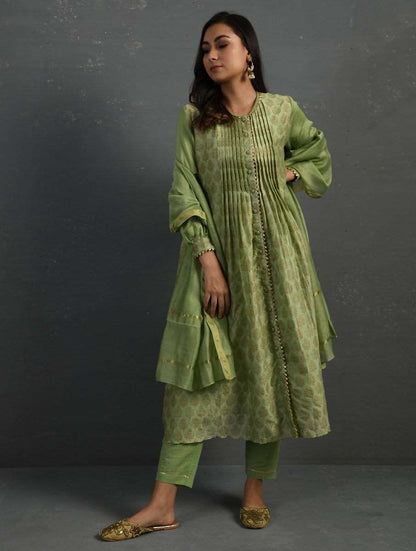 (Set of 3) Green Block Printed Handwoven Chanderi Kurta with Mul Slip & Pants Kurta The Neem Tree Sonal Kabra Buy Shop online premium luxury fashion clothing natural fabrics sustainable organic hand made handcrafted artisans craftsmen