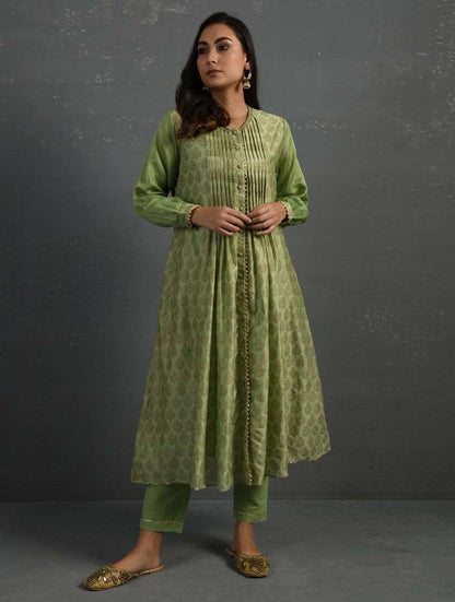 (Set of 3) Green Block Printed Handwoven Chanderi Kurta with Mul Slip & Pants Kurta The Neem Tree Sonal Kabra Buy Shop online premium luxury fashion clothing natural fabrics sustainable organic hand made handcrafted artisans craftsmen